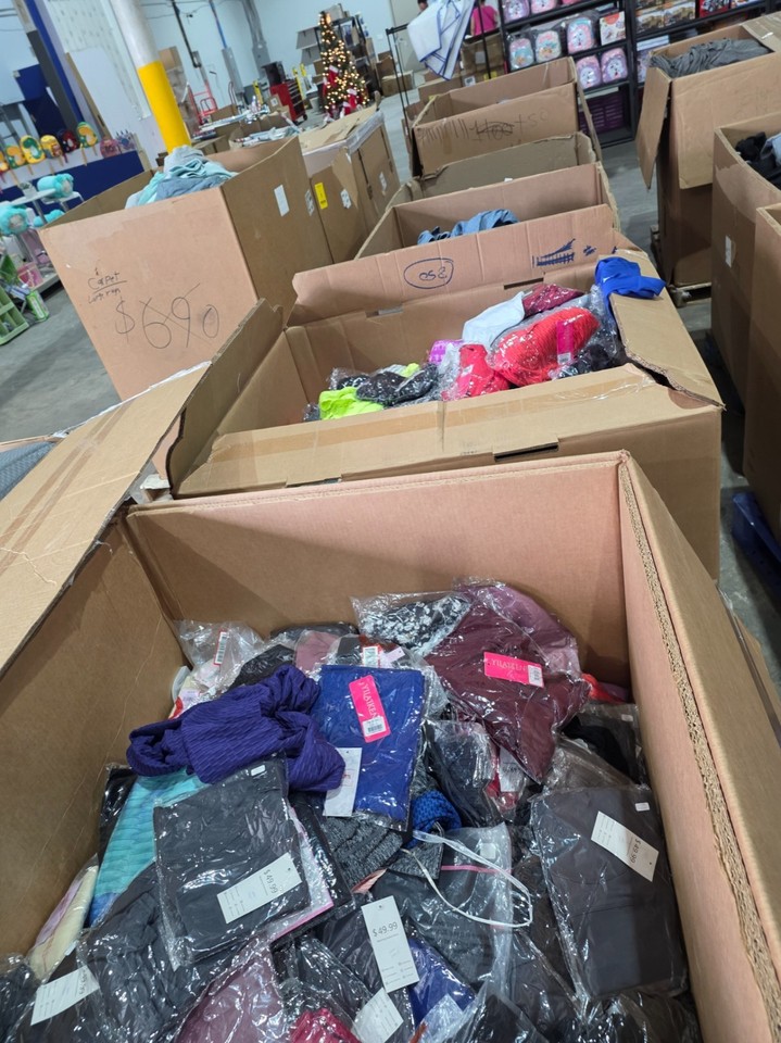 Designer apparel and footwear wholesale liquidation pallet shelf pull overstock